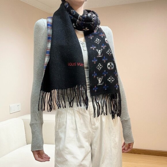 Louis Vuitton Scarf - Picture 1 of 4